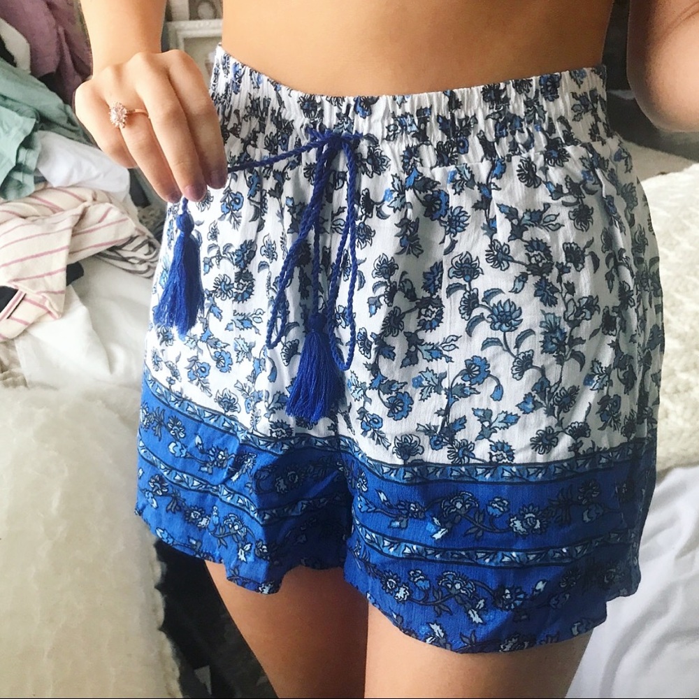 floral shorts w/ tassel